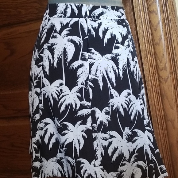 Beautiful palm tree skirt 100% polyester - Picture 3 of 7